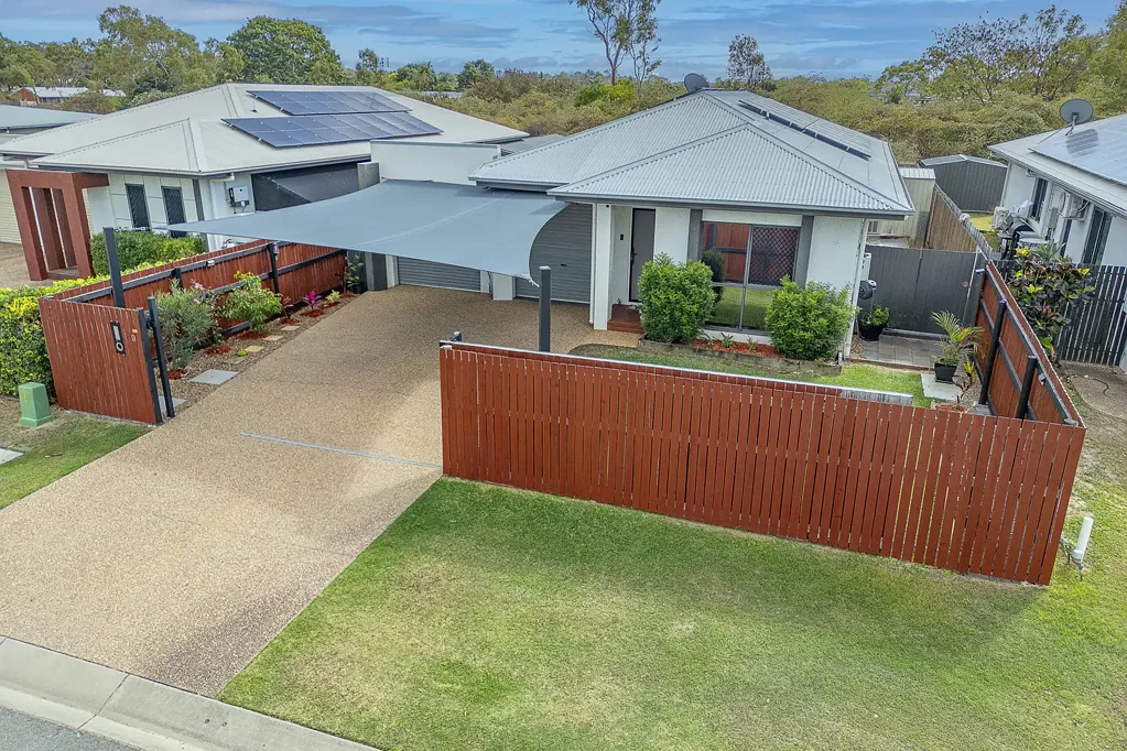 Deeragun 3房  Immaculate Family Home with Room for 7 Vehicles, Powered Shed & Premium Solar System!