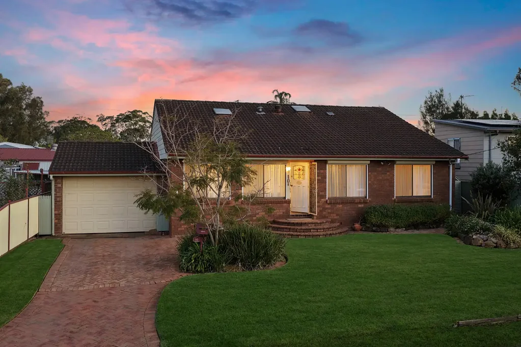 Lake Munmorah 4બેડરૂમ Federation-inspired four bedroom residence