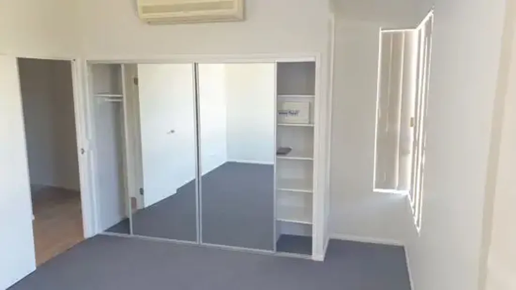Secure- 2 Bedroom Apartment - A short stroll to Redcliffe Esplanade!