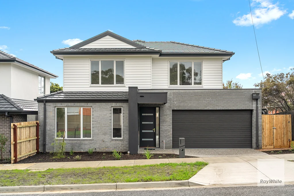 Brand-new Contemporary Family Luxury in a Quiet Court Zone in MWC