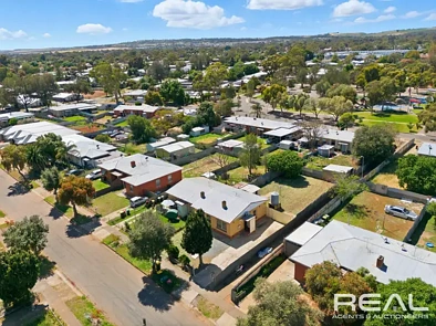18 & 20 Johnston Road, Elizabeth Downs, SA 5113, 5 Schlafzimmer, 2 Badezimmer, House