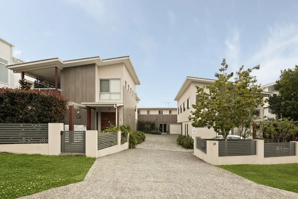 Carina 3 Bedroom Stylish Low-Maintenance Townhouse in a Boutique Complex
