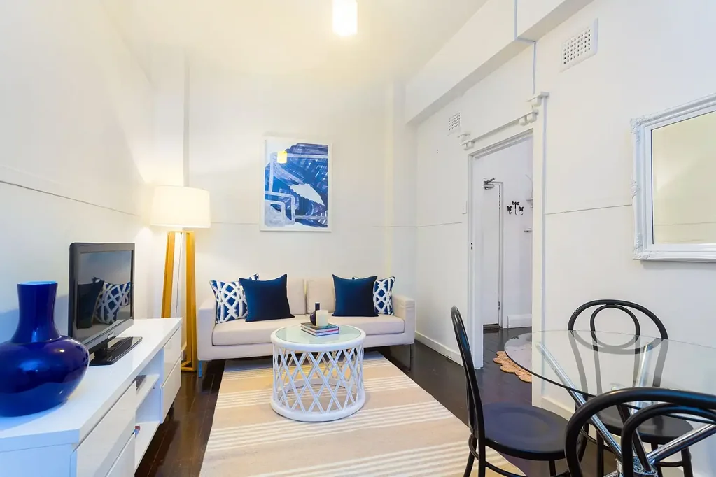 One Bedroom Apartment In Sought after Ithaca Building