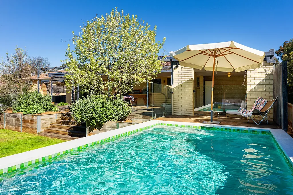 Castlemaine 4Phòng ngủ A 1970s Original, Quietly Reimagined