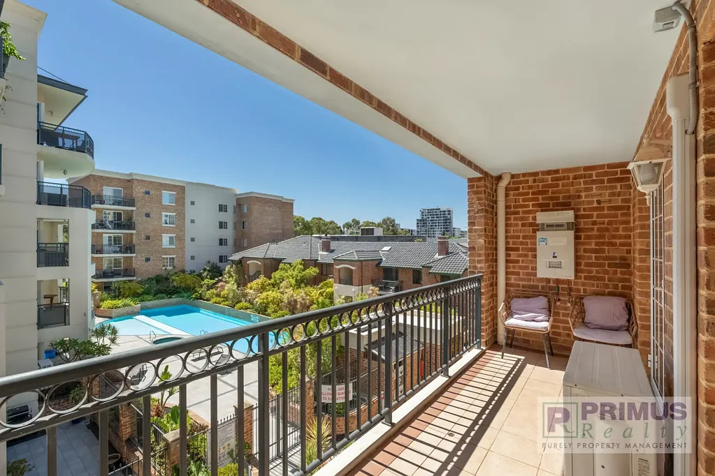 **More photos coming soon**

Urban lifestyle in this three bedroom unfurnished apartment