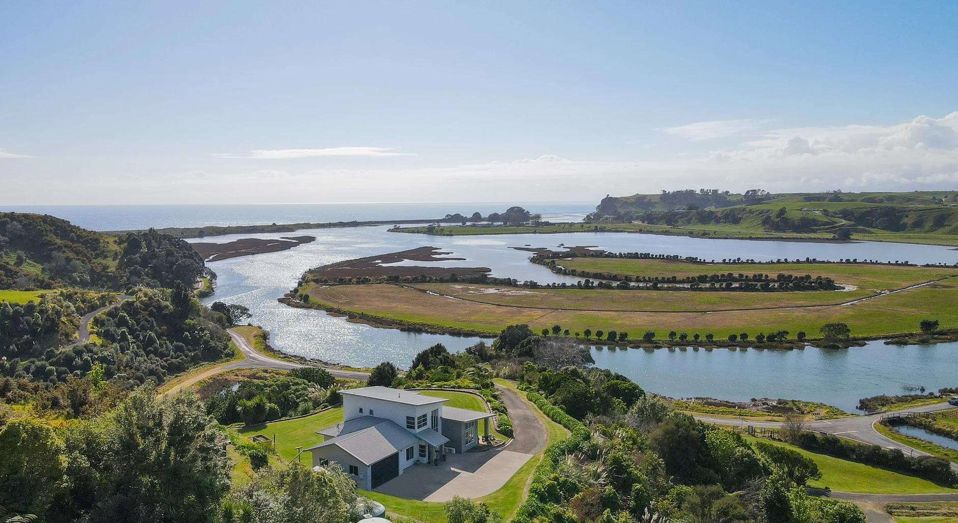 Waiotahe 4कमरा OHIWA HAVEN WITH A VIEW TO BUY FOR!