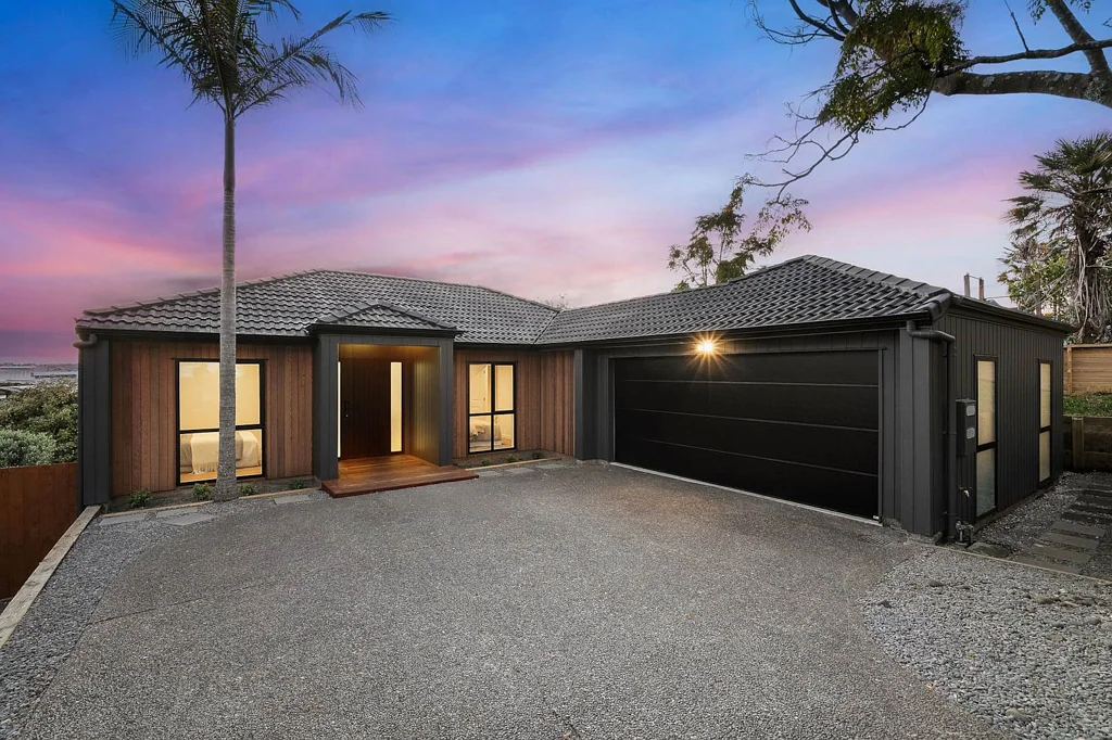 20 Baulcomb Parade, Windsor Park, North Shore City, Auckland
