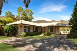 24 Heath St, Halls Gap