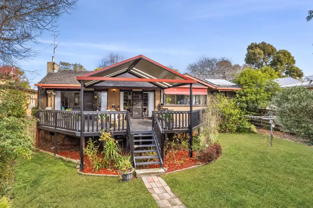 Elliminyt 3 Bedroom ELEVATED LIVING WITH STUNNING VIEWS