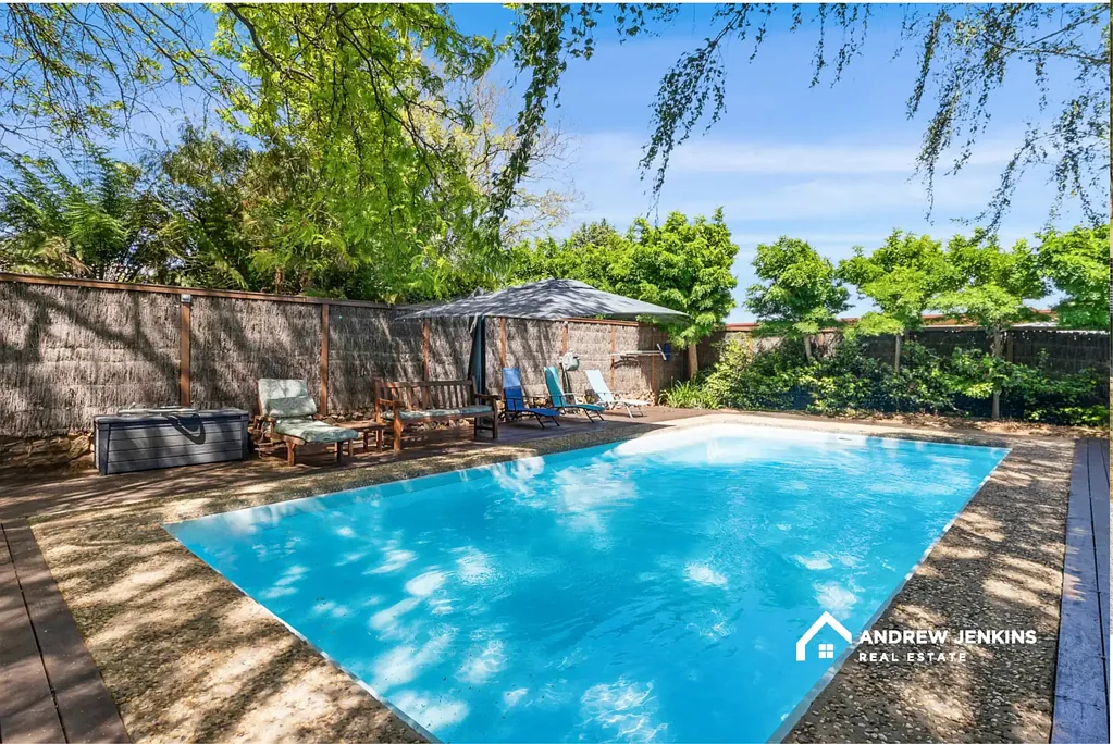 Cobram 4 Bedroom Cobram’s Hidden Oasis