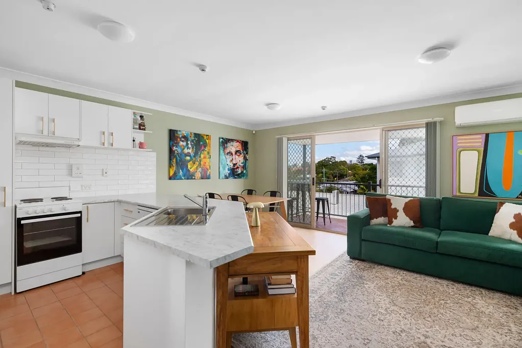 Grange 2房 Mandurah Village近邻 两室两卫 低维护生活 现代设施 度假村泳池 私人阳台 专用车位 通风布局 景观视野 Easy Living in a Private Grange Complex