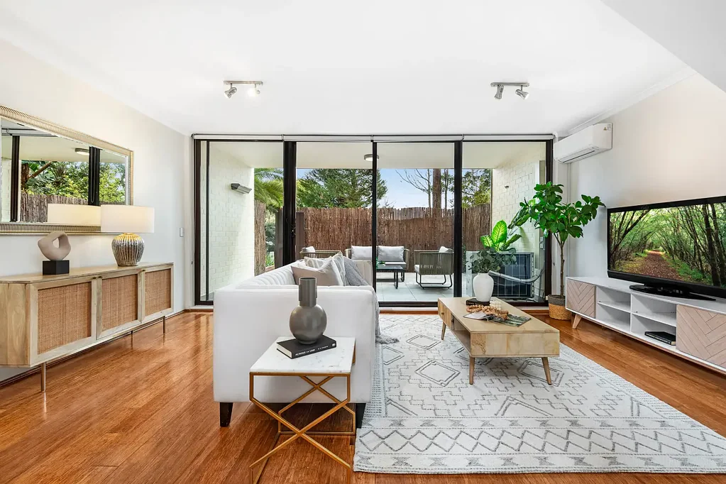 Wollstonecraft 2ห้องนอน Generous two-level townhouse a 350m stroll to the Metro