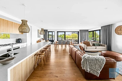 Caroline Springs 3Zimmer Luxury Lakeside Living with Unmatched Space & Views!