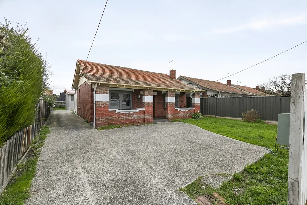 Pascoe Vale 5ਬੈੱਡਰੂਮ Two Homes in One for Exceptional Potential