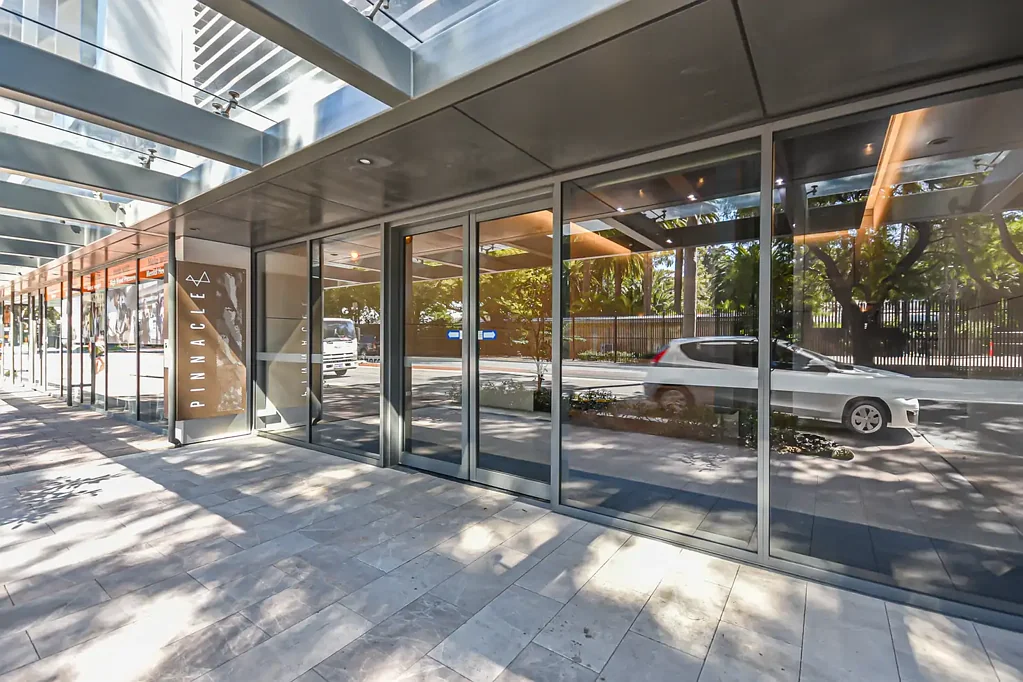 Luxury Riverside Living – Level 15 Pinnacle Apartment