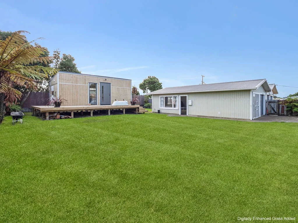 Castlecliff Land and Garaging!