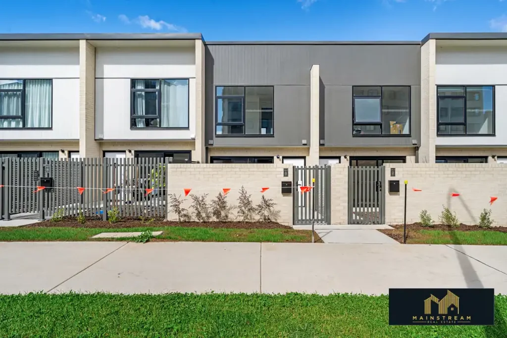 Stylish & Spacious | 2 Bed + 2.5 Bath + 2 Garage | Prime Denman Location!