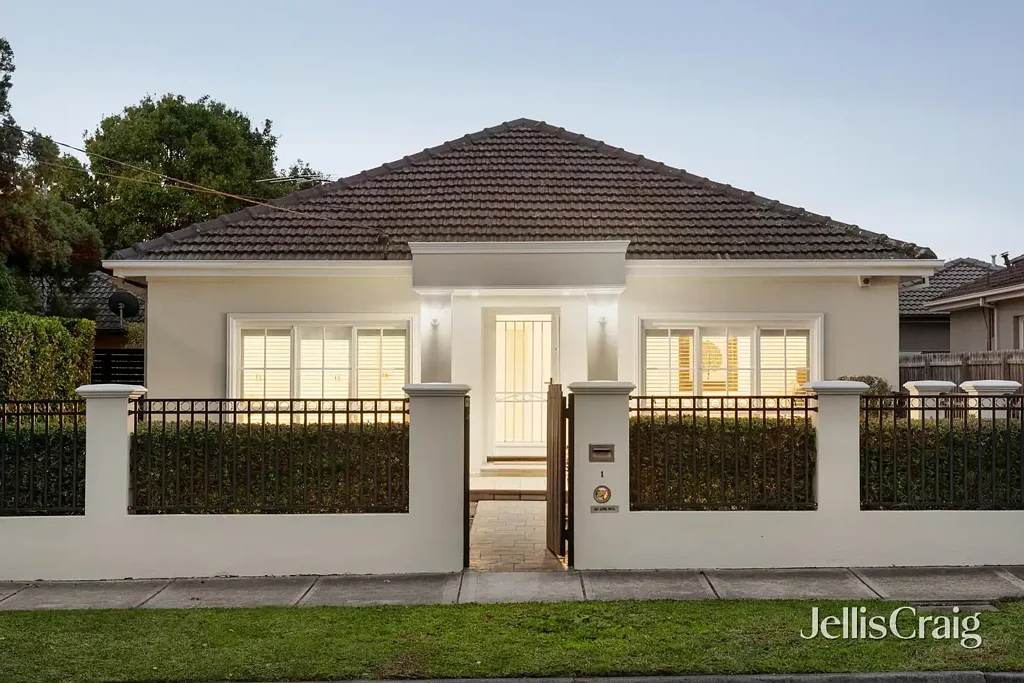 Bentleigh East 3Phòng ngủ Newly renovated glamour in the McKinnon zone