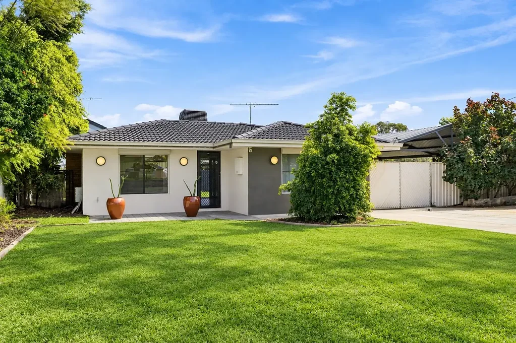 Parmelia 3 Slaapkamer A Spacious Family Haven with Endless Potential