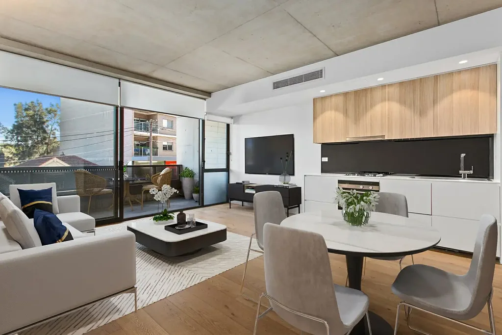 Marrickville 1房 Marrickville中心精装公寓 木地板 光线充足 开放式布局 地下车位 安全便捷 Stylish Inner-West Living with Comfort & Convenience