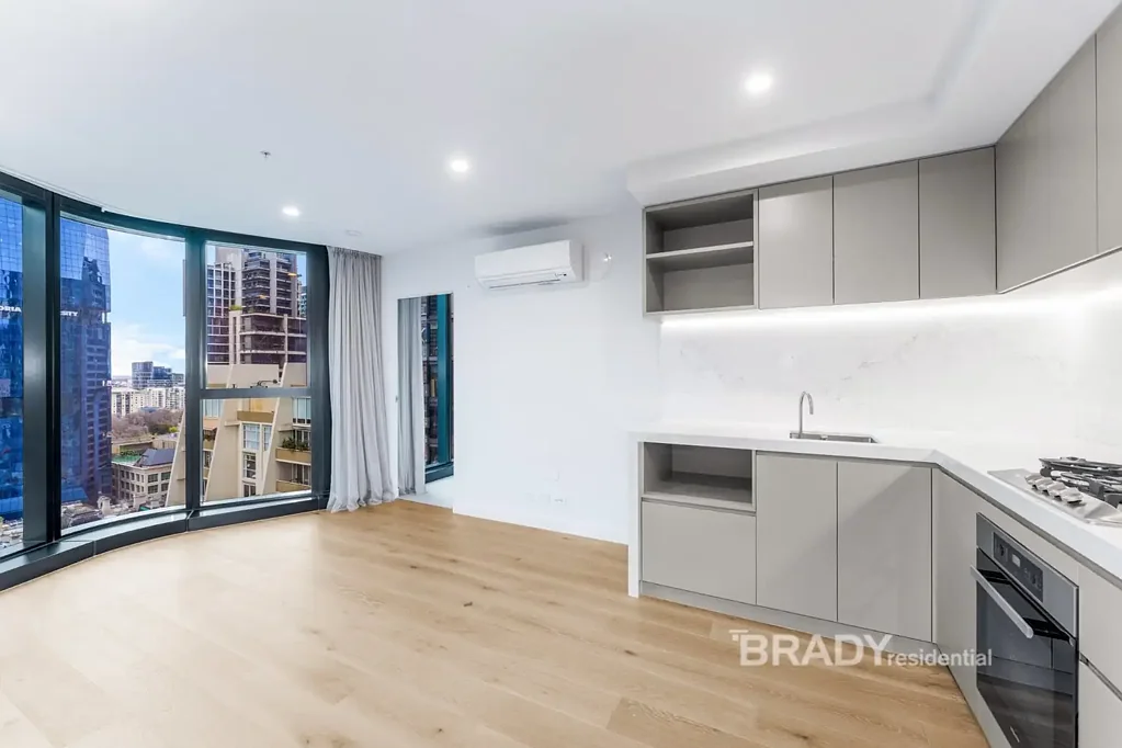 IMMACULATELY PRESENTED SPACIOUS 380MELBOURNE APARTMENT!