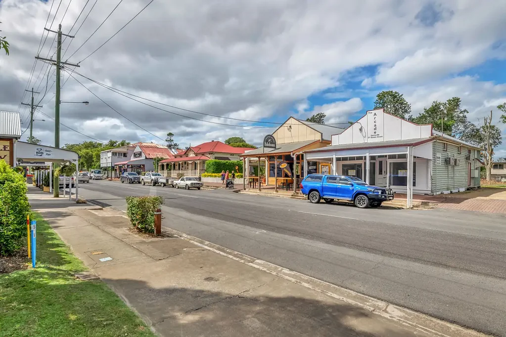 Harrisville 3Kwarto Rare Mixed-Use Opportunity