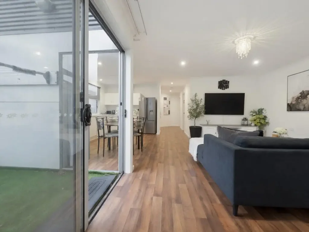 Stunning Top Floor Living at Winona Street