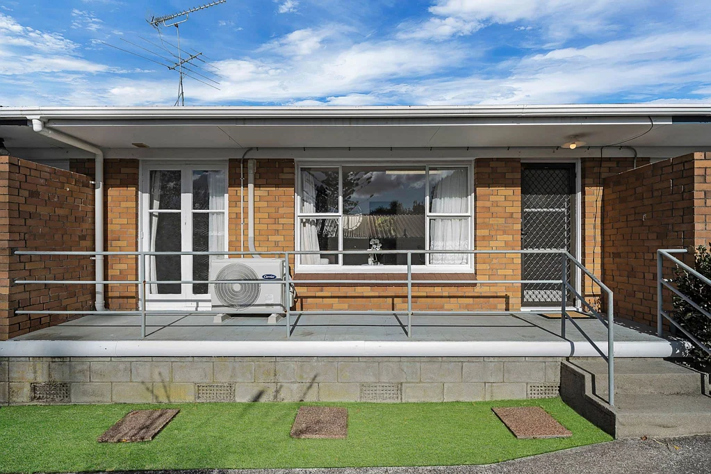 New Lynn 2房  Solid, Simple & Superb Location