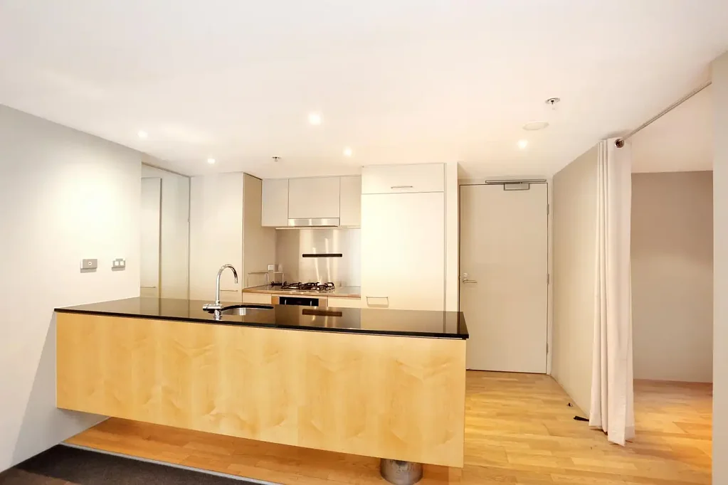 Modern 1 Bedroom Apartment With Study