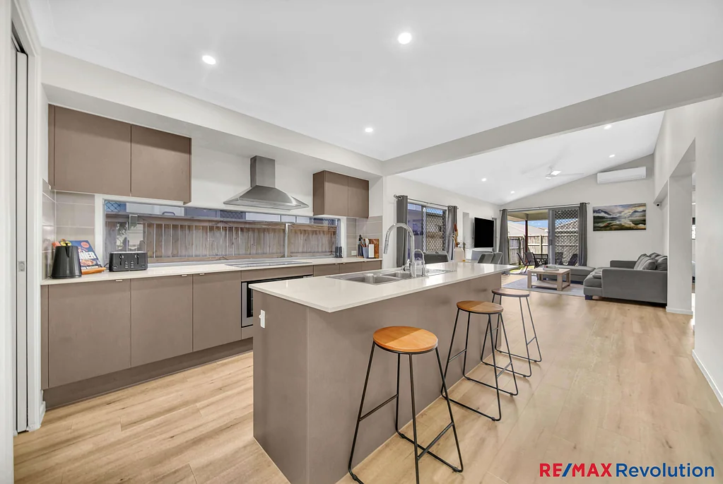 16 Irma Circuit, Park Ridge, QLD 4125