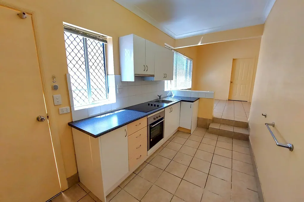 Lovely one bedroom unit in handy CBD location