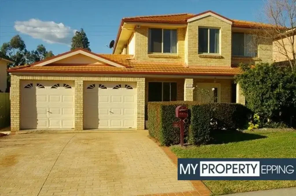 ULTRA-CONVENIENT & SPACIOUS FAMILY HOME IN QUIET CUL-DE-SAC