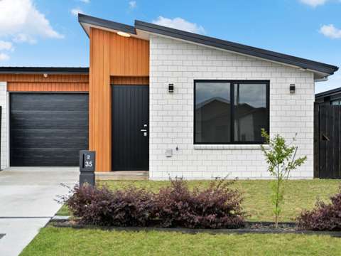 Rototuna 3房  Prime Location - Freehold, Brick & Stylish!