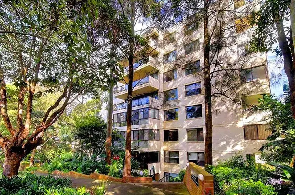 Oversized Two Bedroom Apartment in Prime Location