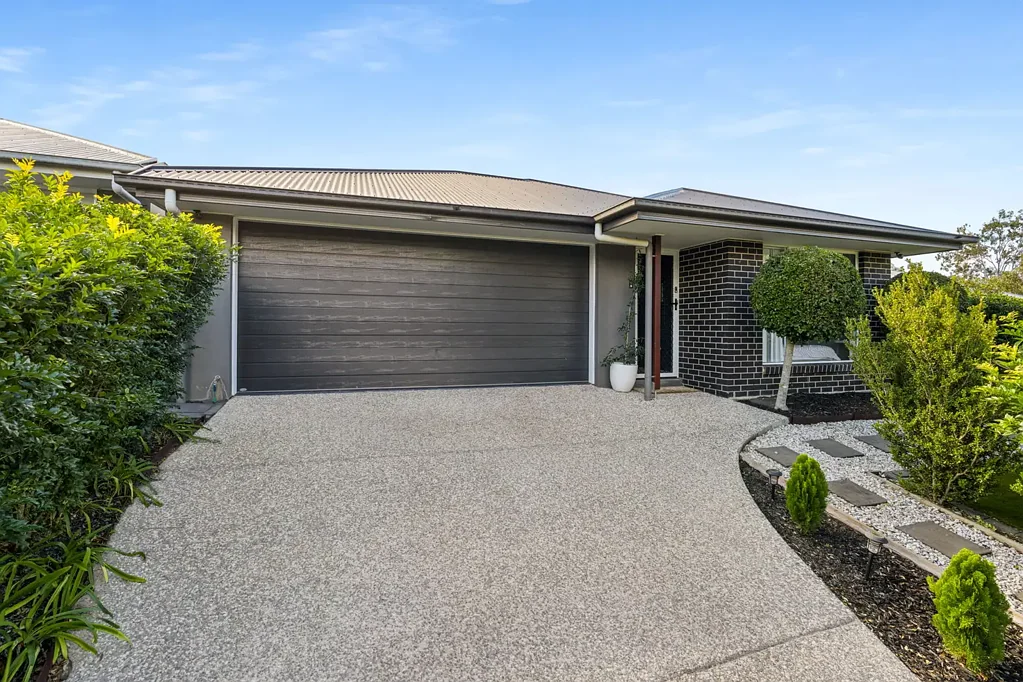 Redbank Plains 4Habitaciones Vacant & Ready to Move In - Up-spec Family Home