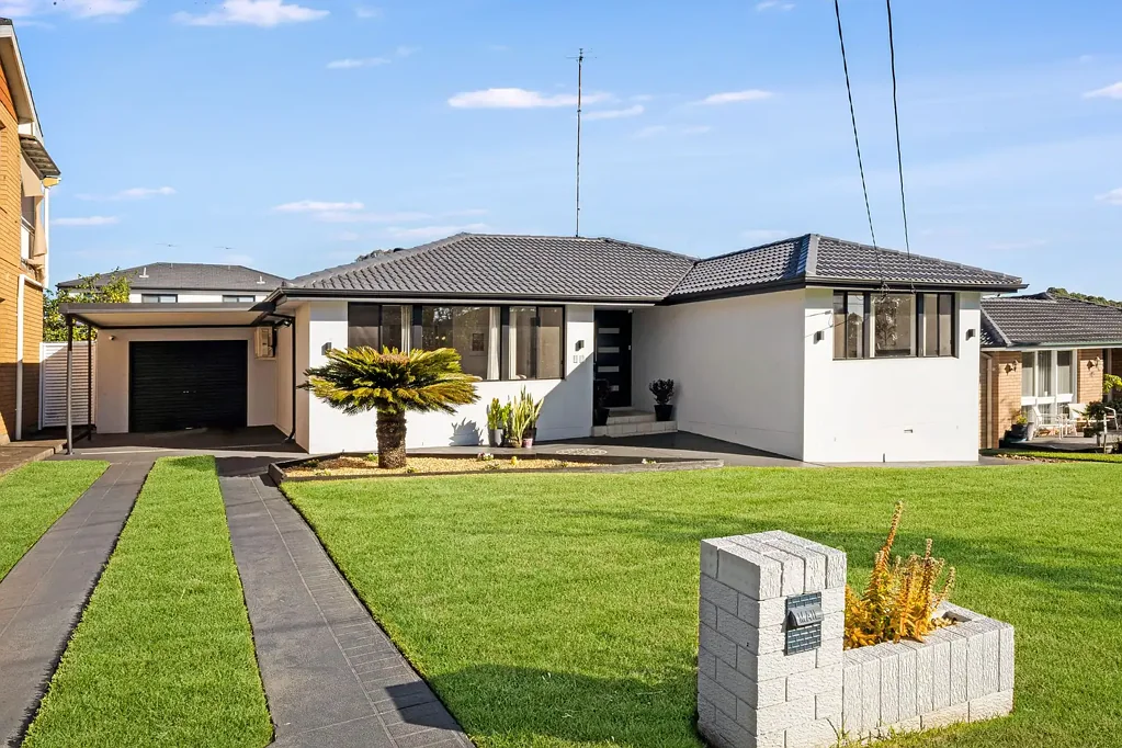 Condell Park 3chambre Renovated, Sun-Lit and Spacious - Peaceful Living on the High Side