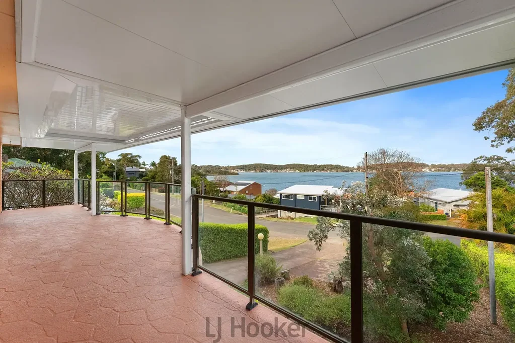 Rathmines 4Kwarto LAKESIDE LIVING WITH SPACE, FLEXIBILITY & STUNNING WATER VIEWS