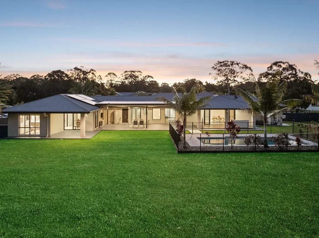 Cooroibah 7침실 Expansive Dual-Living Retreat on Over an Acre
