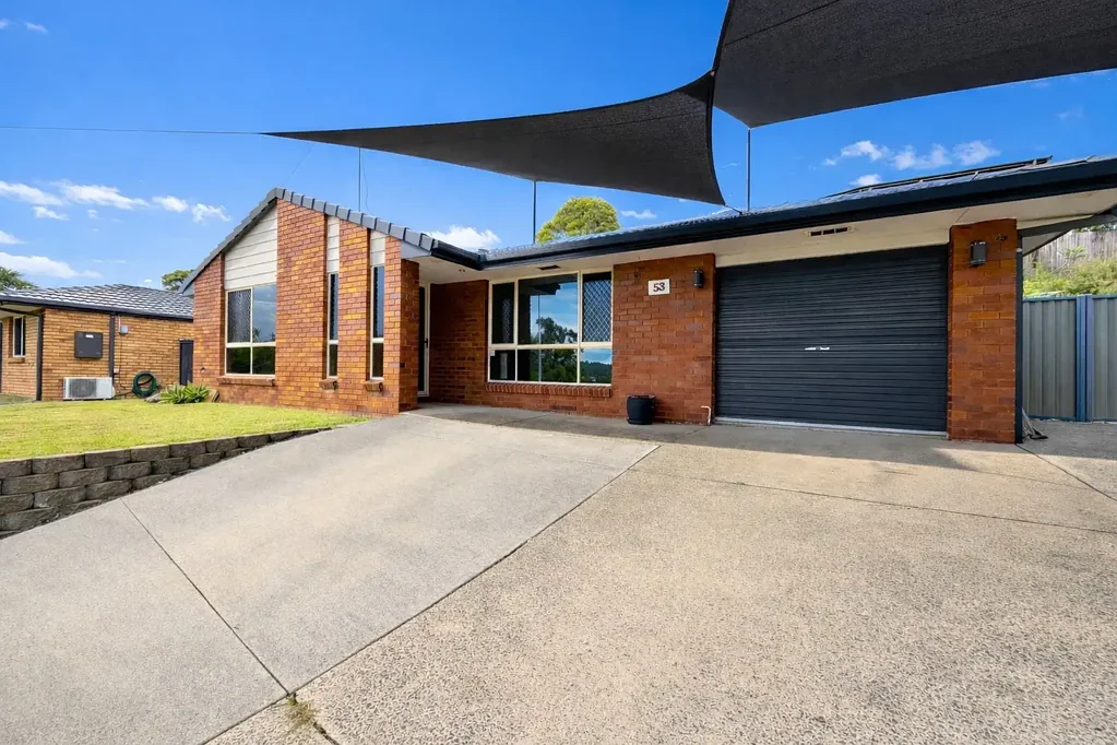 Well-Presented Family Home in a Peaceful Oxenford Pocket