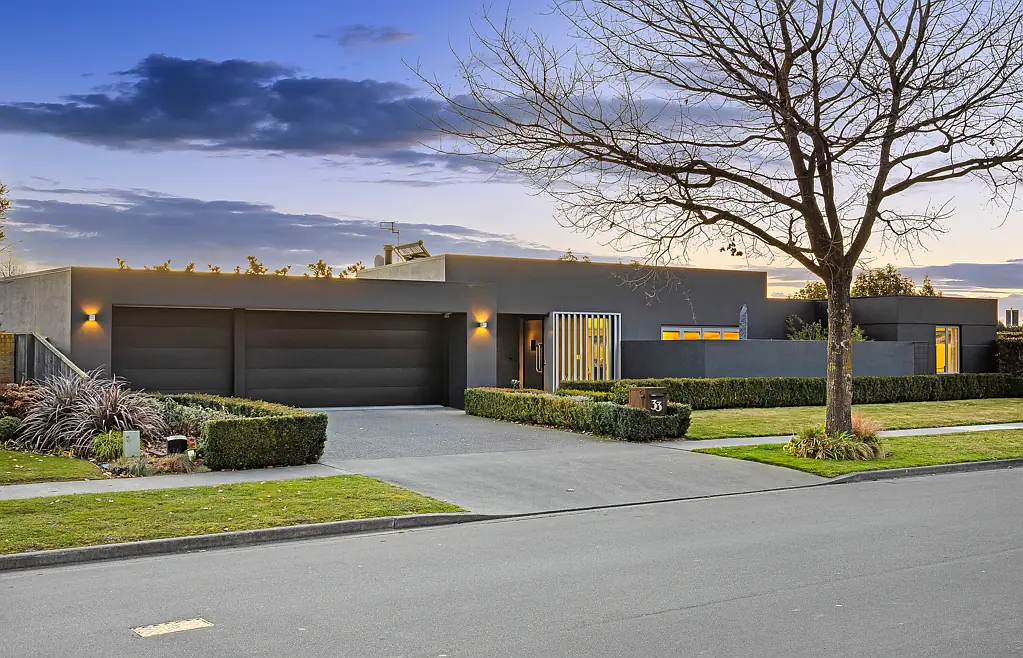 Rangiora 3ਬੈੱਡਰੂਮ Engineers' Iconic Home Goes Under the Hammer!