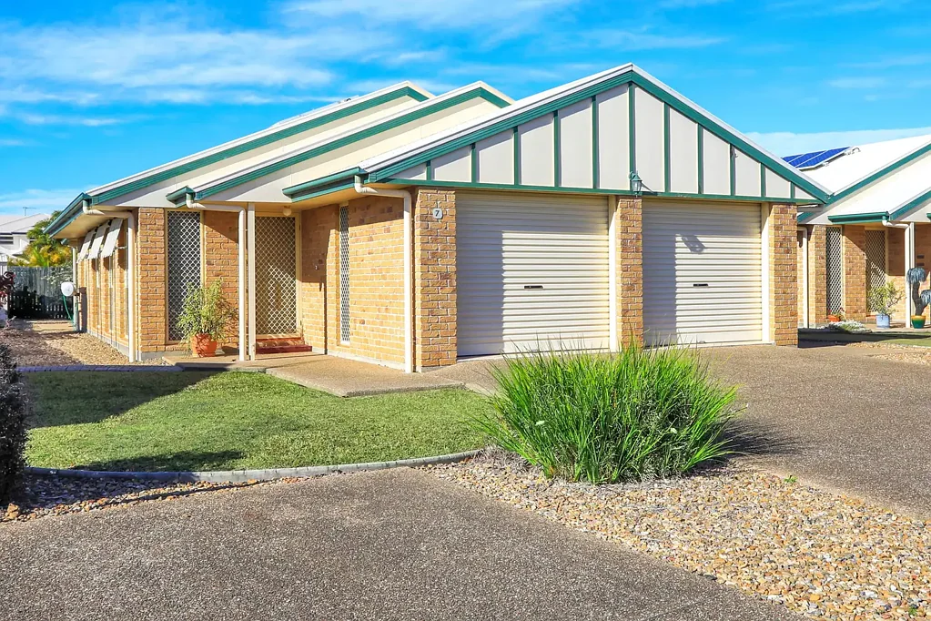 Avenell Heights 3 Bedroom CHARMING, SECURE & RARELY AVAILABLE - ACT FAST!