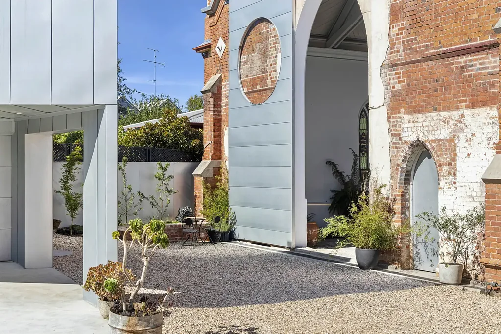Ballarat East 5房  WHERE ARCHITECTURE MEETS AWE: A ONE-OF-A-KIND MASTERPIECE