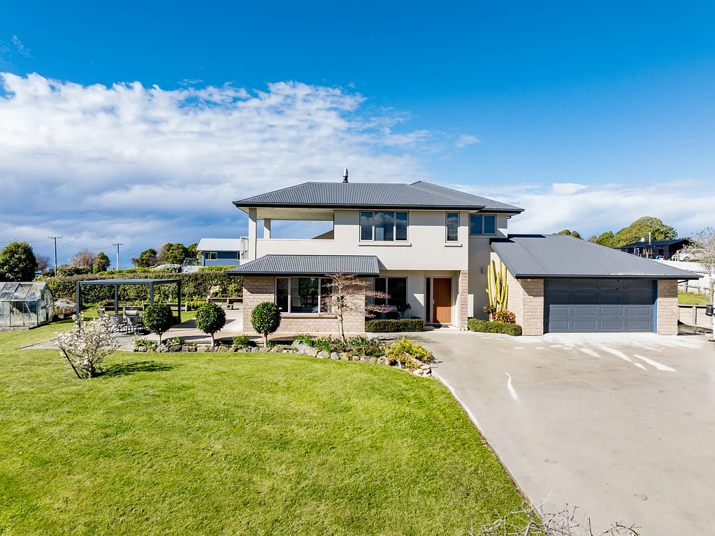 Hampden 4ਬੈੱਡਰੂਮ Stunning Dual-Dwelling Sanctuary