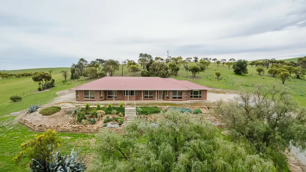 39 Hampton Rd, Burra, SA 5417