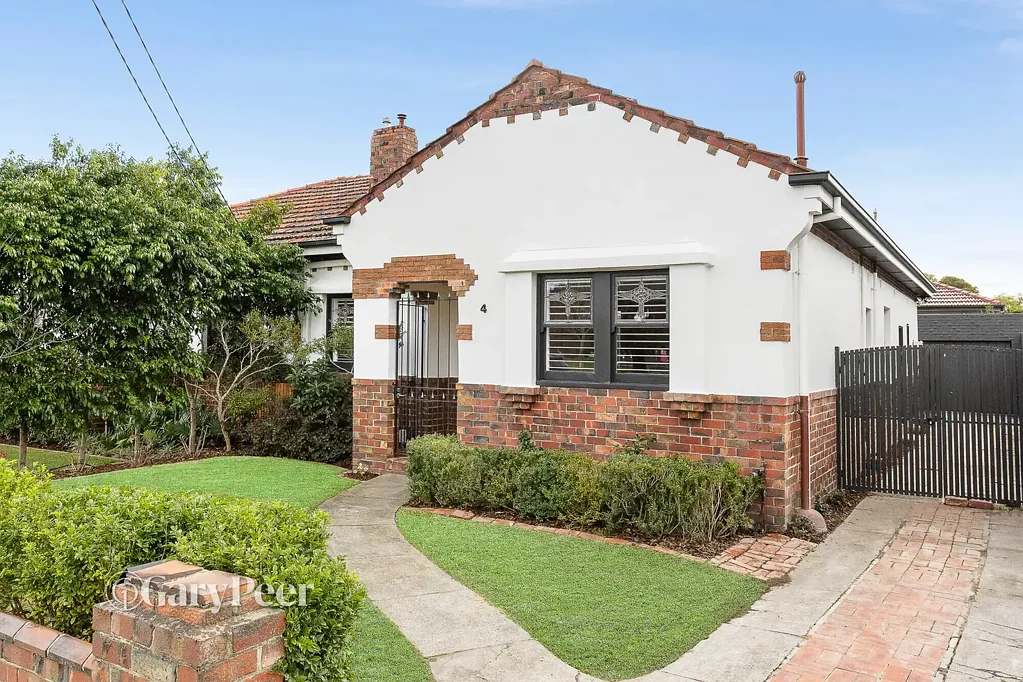 Caulfield South 2房 时代魅力，公园宁静与无限潜力 Period charm, parkside serenity & exciting potential