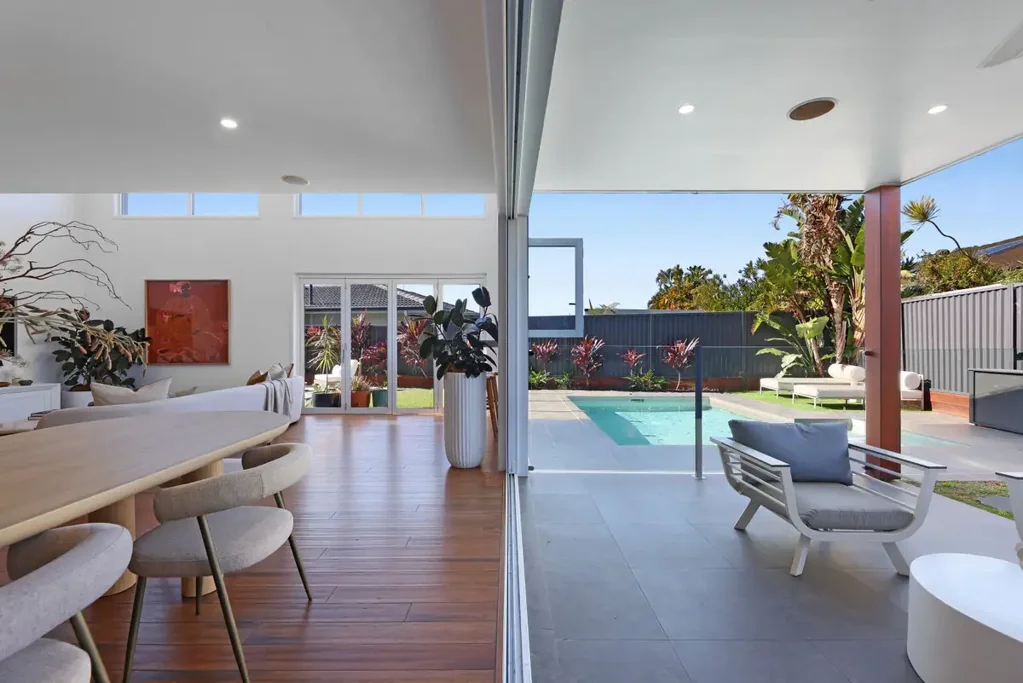 Palm Beach 4房  The Ultimate Palm Beach Family Entertainer with Pool, Side Access & Coastal Lifestyle on 631sqm