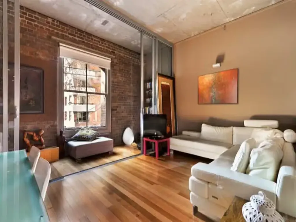 Stylish One Bedroom Apartment with Study and Sunroom in the Iconic M Central