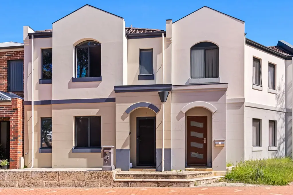 Joondalup 5غرفة نوم Dual Joondalup Gem - 4x2 Townhouse + 1x1 Studio Apartment!