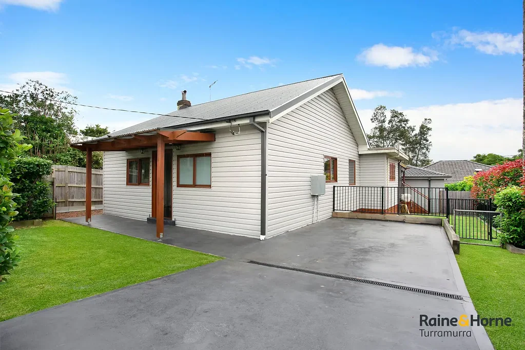 Secure & Lovely Family Home in the Heart of Berowra