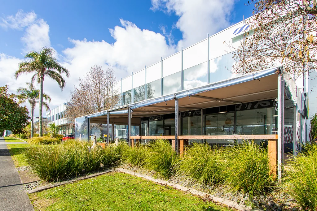 Rosedale Vacant Possession - Cafe ready to go !